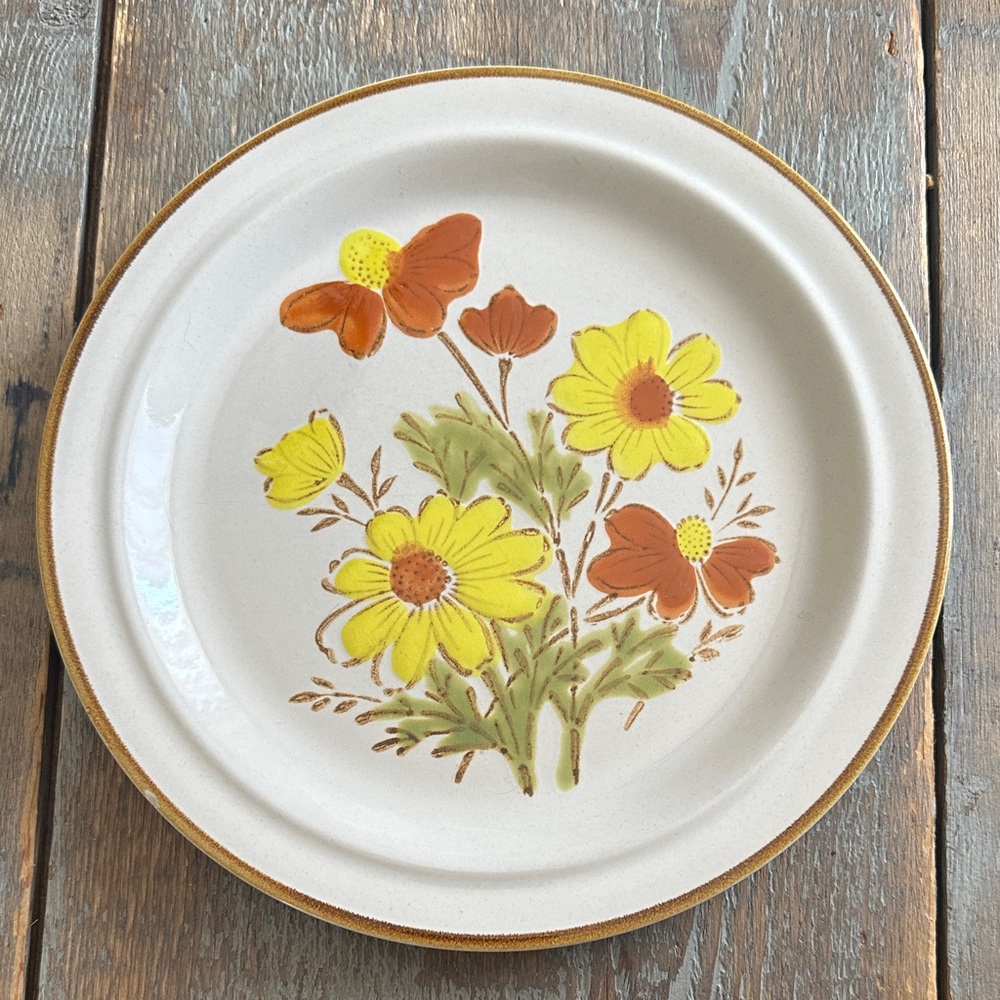 Vintage 80s Floral Ceramic Dinner Plate - Yellow and Orange